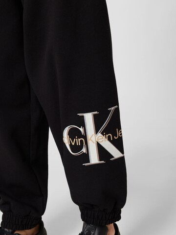 Calvin Klein Jeans Tapered Broek 'Archival' in Zwart