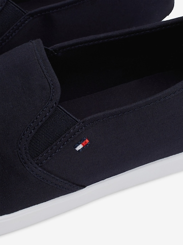 TOMMY HILFIGER Slip On 'Essential' in Blau