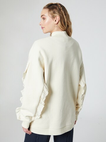 Sweat-shirt 'Orchid' florence by mills exclusive for ABOUT YOU en beige