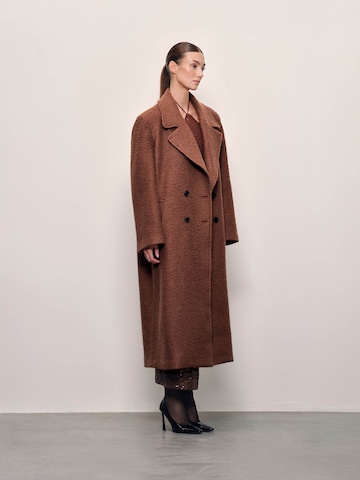 Cappotto di mezza stagione di RÆRE by Lorena Rae in marrone: frontale