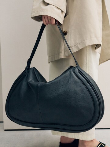 Next Schultertasche in Schwarz