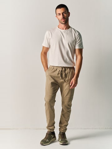 Tapered Pantaloni di KOROSHI in beige