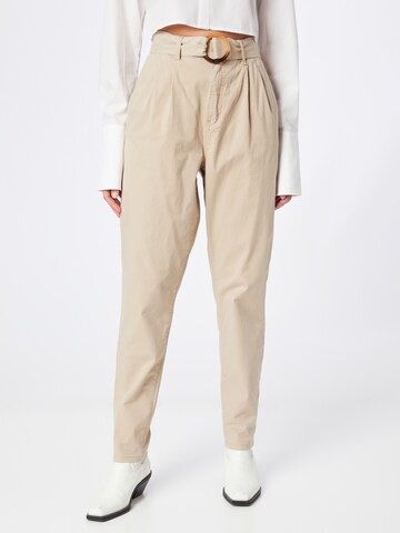 Tapered Pantaloni con pieghe 'Dalina' di Peppercorn in beige: frontale