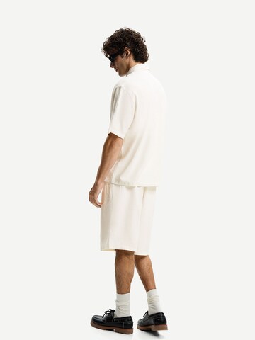 Loosefit Pantalon Bershka en blanc