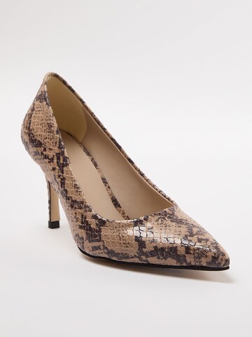 Décolleté di Trendyol in beige: frontale