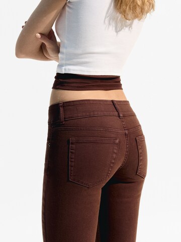 Bershka Bootcut Jeans in Bruin