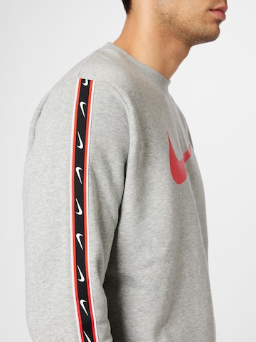 Nike Sportswear Sweatshirt in Grey