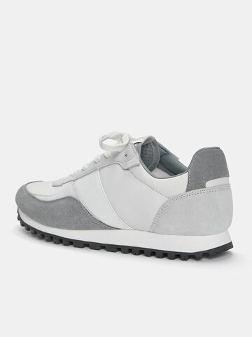 Pull&Bear Sneaker in Grau