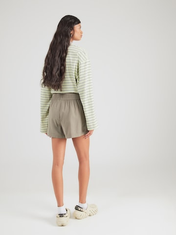 ONLY Štandardný strih Nohavice 'ONLARIS' - Zelená