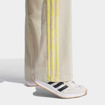 ADIDAS SPORTSWEARFlared/zvonoliki kroj Sportske hlače 'Essentials' - siva boja