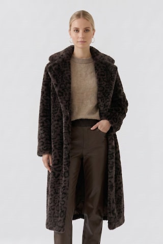OUI Wintermantel in Bruin: voorkant