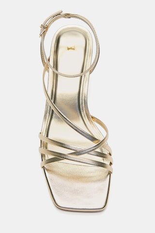 Pull&Bear Pumps in Gold