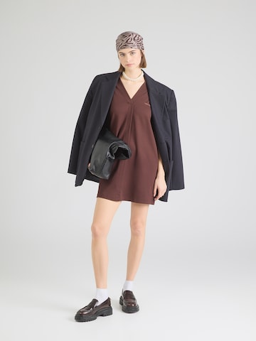 Calvin Klein Jeans Φόρεμα 'PUNTO MILANO' σε καφέ