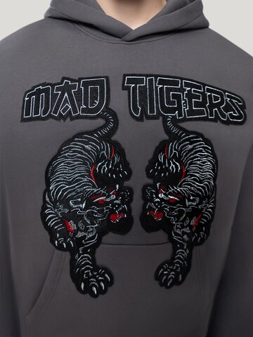 MAD TIGERS Sweatshirt 'Black Tigers' in Grau
