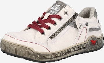 MUSTANG Sneakers laag in Wit: voorkant