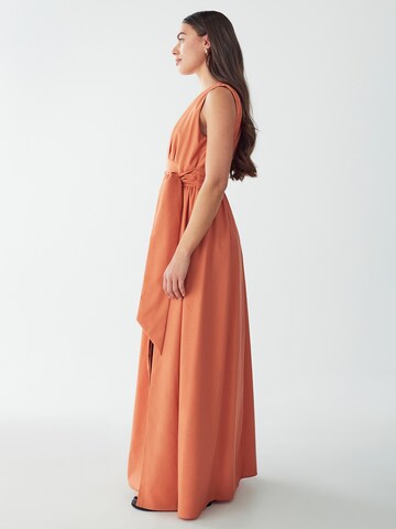 St MRLO Abendkleid 'RYLAN' in Orange