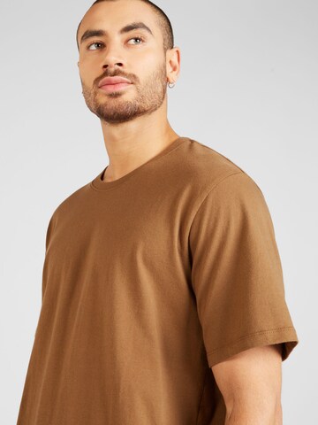 LEVI'S ® T-Shirt 'The Essential' in Braun