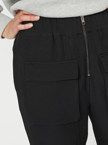 co'couture Tapered Housut 'Luna' värissä musta