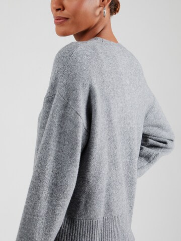& Other Stories - Jersey en gris