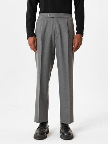 Loosefit Pantaloni con pieghe 'Stadtler' di Antioch in grigio: frontale