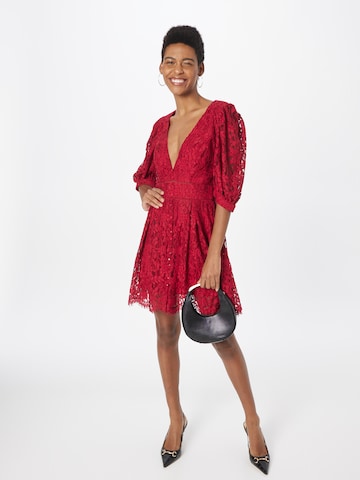 Bardot فستان للمناسبات 'BELLISSA' بلون أحمر