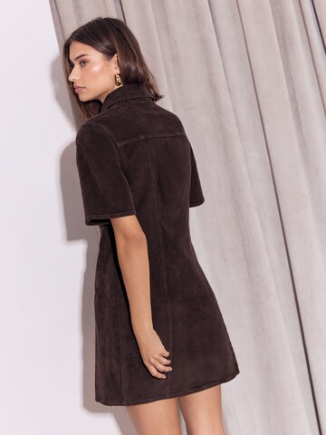 Robe-chemise Lipsy en marron