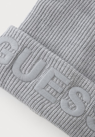 GUESS Mütze in Grau