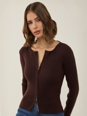 Hiccup - Casaco de malha em castanho