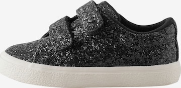Sneaker di Next in nero: frontale