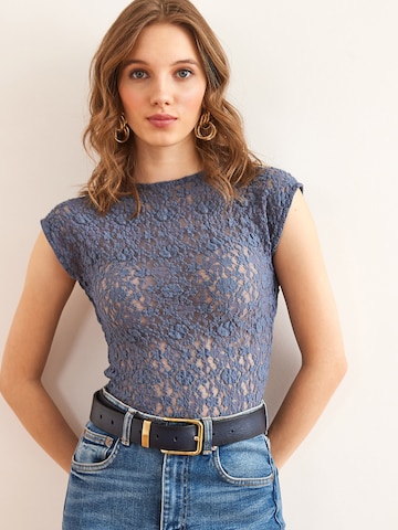 olalook Μπλούζα σε μπλε: μπροστά