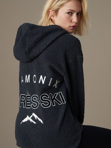 Next Pullover in Grau