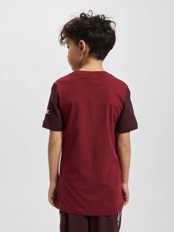 T-Shirt 'Repeat' Nike Sportswear en rouge
