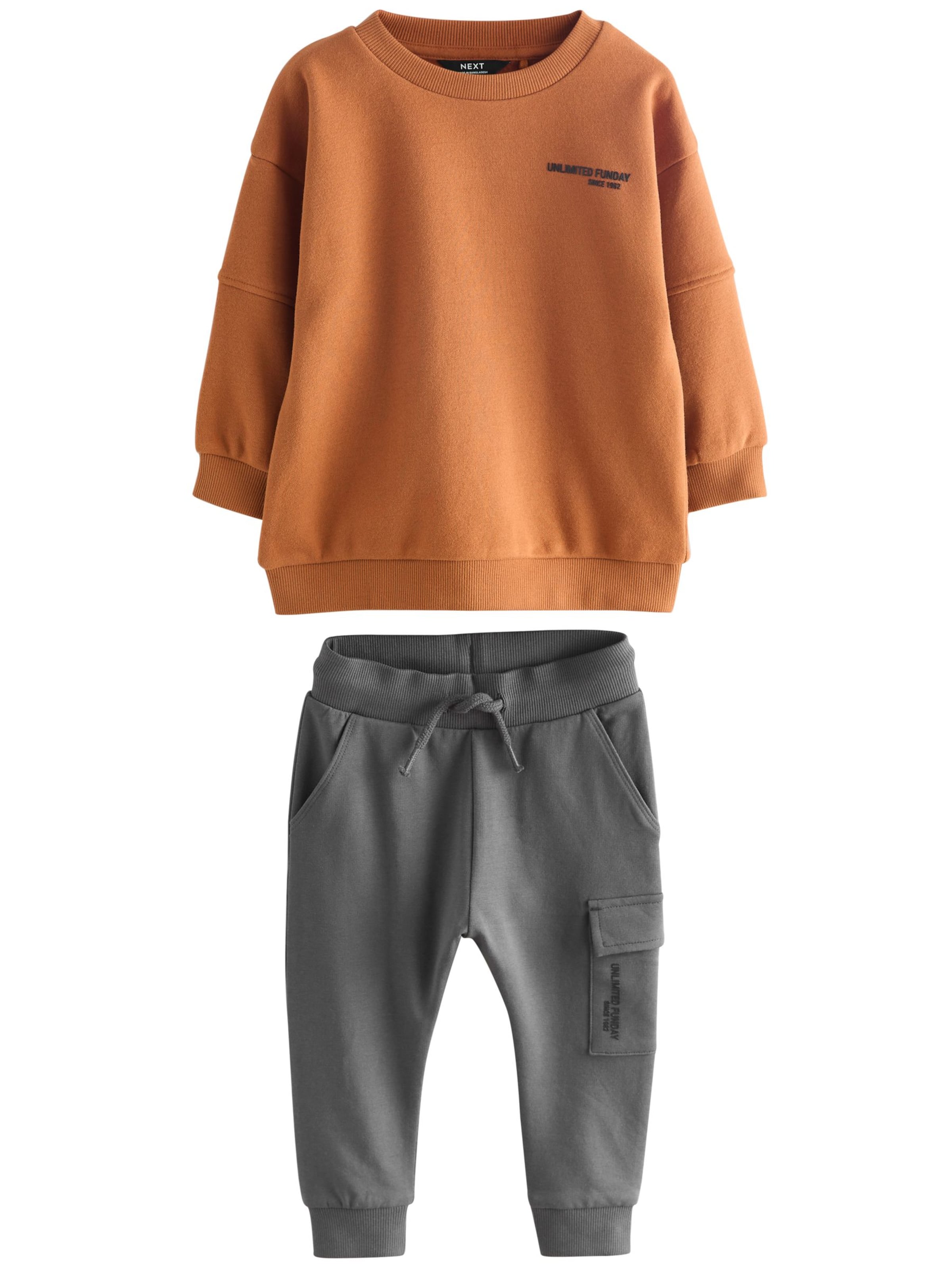 Next Σετ σε καφέ: μπροστά