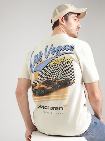 T-Shirt 'F1 MCLAREN VEGAS' HOLLISTER en beige : devant