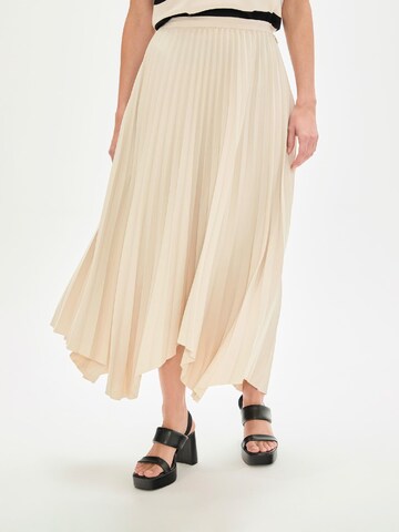 Lola Casademunt Юбка в Белый: спереди