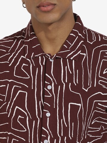 Campus Sutra - Ajuste confortable Camisa 'Archer' en rojo