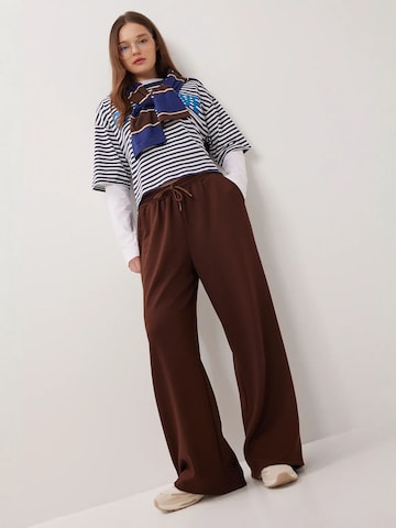 Wide leg Pantaloni sportivi di Happiness İstanbul in marrone