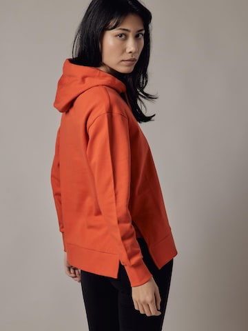 Felpa 'Felpa con Cappuccio e Spacchi Laterali' di OWN Off With Nature in arancione