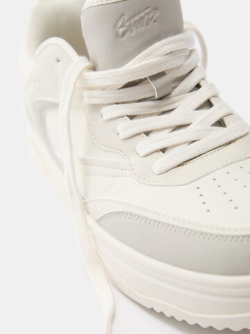Pull&Bear Låg sneaker 'STWD' i beige