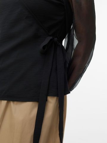 Vero Moda Curve Blouse 'VMCalva' in Black