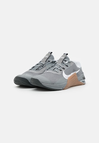 NIKE Sportovní boty 'METCON 7' – šedá