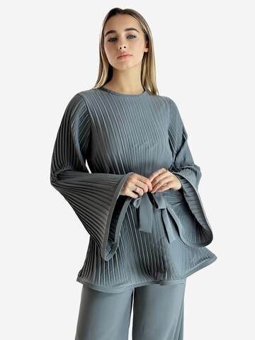 Elara Hausanzug in Grau