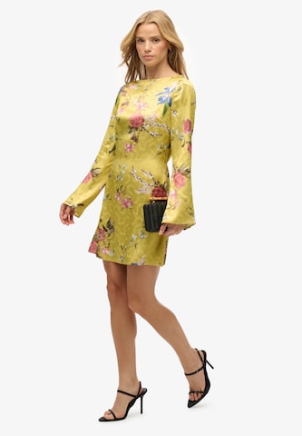 Superdry Jurk in Geel
