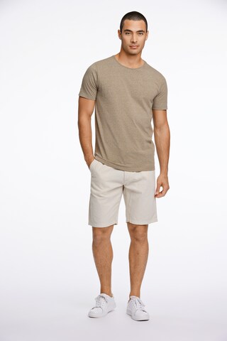 Lindbergh Regular Shorts in Beige