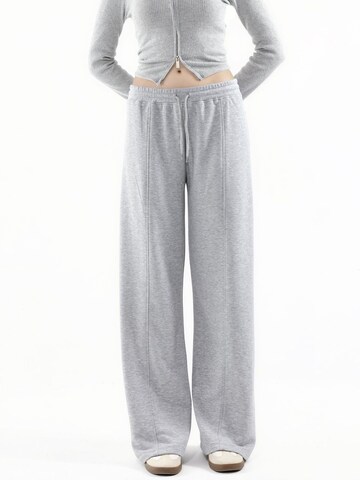 Wide leg Pantaloni sportivi di Hiccup in grigio: frontale