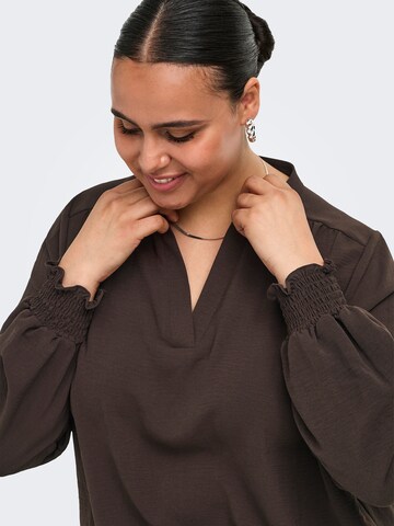 ONLY Carmakoma - Blusa 'CARMetta' en marrón