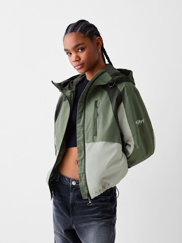 Veste mi-saison Bershka en vert : devant