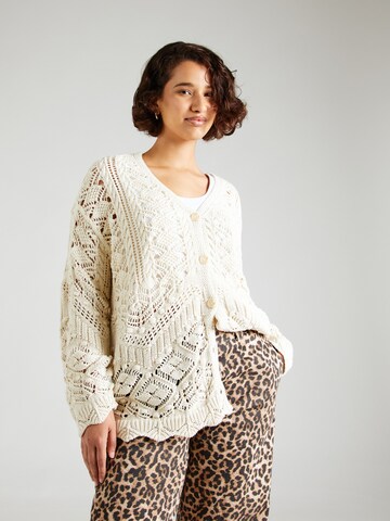Vero Moda Curve Strickjacke 'VMCKenia' in Beige: Vorderseite