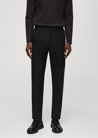 MANGO MAN Slim fit Pants in Black: front