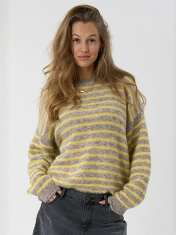 TEESHOPPEN Sweater ' Sienna ' in Gelb: Vorderseite